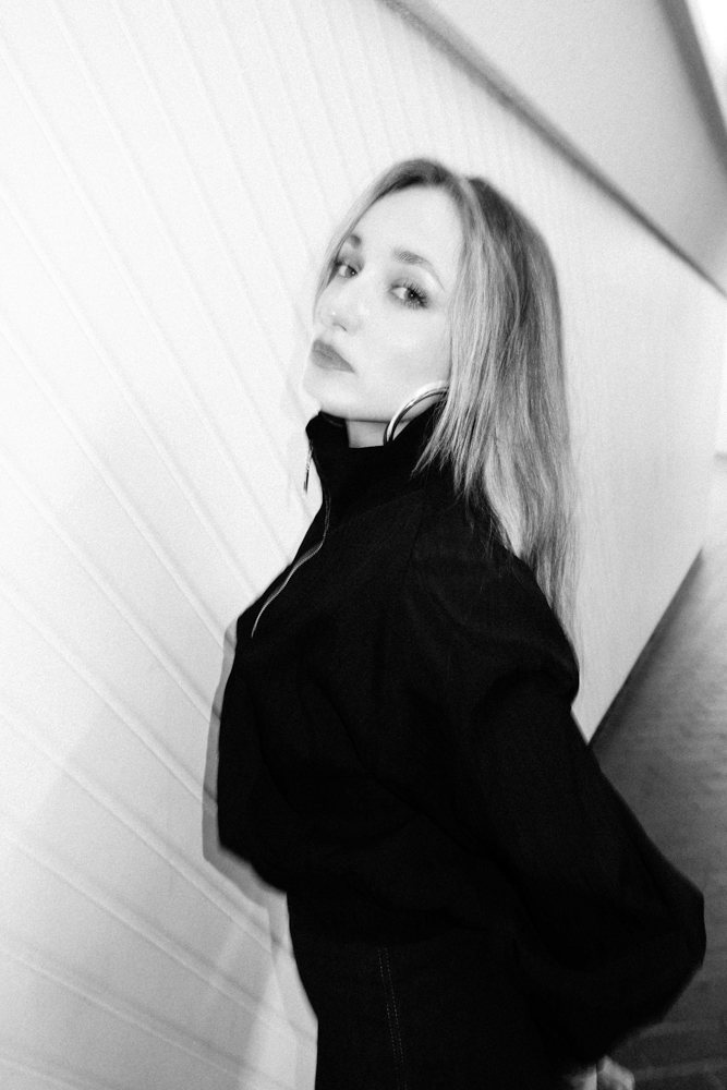 AM_OlenaWEB-200